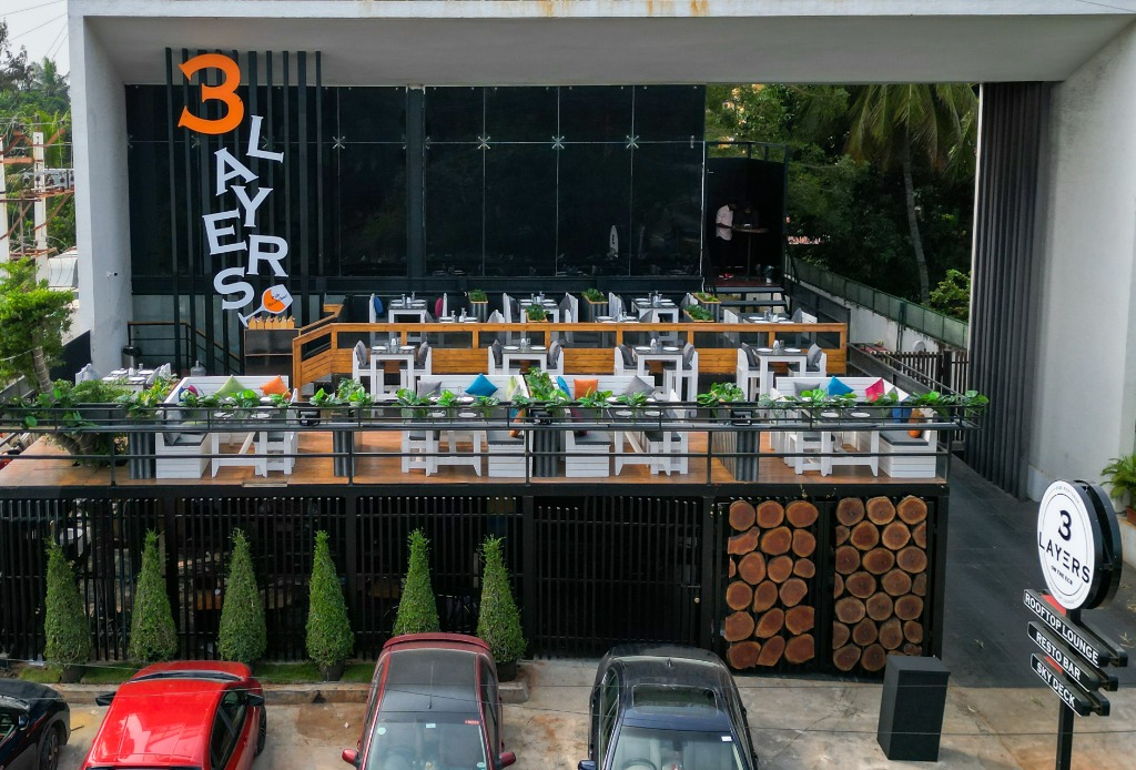 Iconic Front Facade of 3 Layers Restaurant